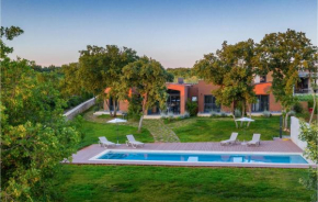 Stunning home in Vodnjan with Outdoor swimming pool, WiFi and 4 Bedrooms